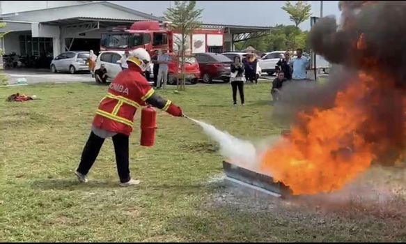 Taklimat dan Latihan Kecemasan oleh Jabatan Bomba dan Penyelamat Peramu Pekan dianjurkan JK Kesihatan dan Keselamatan Pekerja PPPH. 🚒🚒🚒⛑⛑⛑👨‍🚒👩‍🚒🧑‍🚒